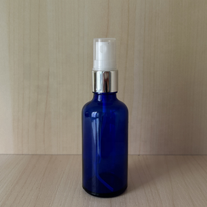 Flacon vaporisateur en verre bleu foncé réutilisable <span class=keywords><strong>de</strong></span> 50 ml pour cheveux et corps, idéal pour les huiles essentielles, les toniques faciaux et l'<span class=keywords><strong>eau</strong></span> <span class=keywords><strong>de</strong></span> rose - Product Image 1