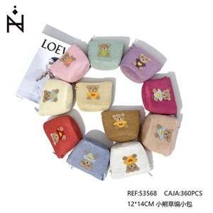 Sac en paille en forme d'ours 12x14cm, mini sac de plage tricoté avec motif ours - Product Image 3