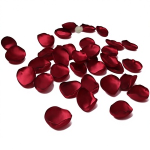 Petali di Rosa Artificiali in Tessuto Fatti a Mano con Bordo Lavorato al Laser e Finitura Opaca per Accessori Fotografici Matrimoniali - Product Image 1