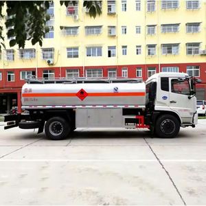 รถบรรทุกน้ำมันเชื้อเพลิงเหล็กกล้าคาร์บอนตงเฟิงคุณภาพสูง ขับเคลื่อน 4x2 เกียร์ธรรมดา ใหม่ ความจุ 10001-15000 ลิตร เครื่องยนต์ดีเซล - Product Image 3