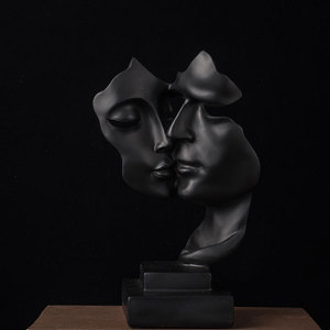Scultura Artistica Personalizzata in Resina di Fibra di Vetro a Grandezza Naturale con Volto di Coppia Innamorata per Decorazione Moderna da Scrivania e Regali - Product Image 4