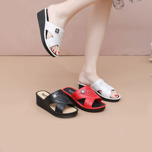 <span class=keywords><strong>Zapatillas</strong></span> de PVC de moda cómodas para exteriores, zapatos de playa de verano antideslizantes de alta rentabilidad, plantilla de PVC con punta abierta para <span class=keywords><strong>casa</strong></span> interior para <span class=keywords><strong>niñas</strong></span> - Product Image 1