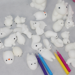Juego de Squishies de Colores para Niños, Lindos Squishies de Unicornio en Blanco para Pintar, Kit de Pintura de Personajes con Marcadores - Product Image 1