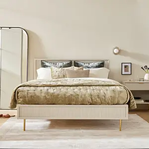 Luxe Design Bed Indoor Gebruik Hotelmeubilair Houten Frame Metalen Poten Antieke Bronzen Afwerking Bedden