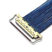 كابل LVDS مزدوج الطرف 40AWG مغلف أزرق اللون بـ 30 دبوس مع عزل PVC وتصنيف IP68 بطول 100 مم لتجميع الكابلات الإلكترونية