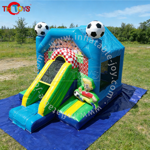 Castello Gonfiabile a Tema Calcio: Divertimento Assoluto per Feste di Bambini - Product Image 4