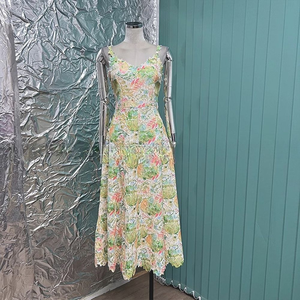 Vestito da <span class=keywords><strong>donna</strong></span> estate nuovo colorato solubile in acqua pizzo <span class=keywords><strong>fiore</strong></span> cavo ricamato appeso cinturino vestito fabbrica <span class=keywords><strong>abbigliamento</strong></span> all'ingrosso - Product Image 3