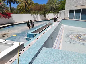 Azulejo de mosaico de piscina al aire libre azul cielo villas de Dubai Proyecto de piscina grande diseño de lujo italiano decoración de suelo mosaico de vidrio artístico