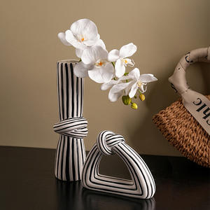 Jarrones de flores de rayas lisas de cerámica que dan forma a mano modernos de alta calidad Jarrón de cerámica blanco y negro <span class=keywords><strong>Mate</strong></span> - Product Image 3