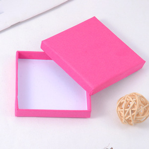 กล่องใส่เครื่องประดับสีชมพูทรงสี่เหลี่ยม 7 ซม. กล่องกระดาษคราฟท์สำหรับใส่สร้อยคอและจี้ สไตล์เรียบง่าย ผลิตจากเมืองอี้หวู่ - Product Image 3