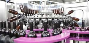 Máquina Automática para Llenado y Embotellado de Bebidas Líquidas, Jugos, Refrescos Carbonatados, Agua Mineral, Cerveza, Vino en Latas y Botellas - Product Image 4