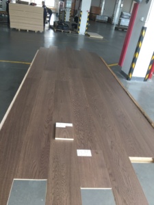 Suelo de Madera de Roble Cortado en Lamas, Grado E1, Acabado Mate UV Delgado, Tacto Natural, ¡Oferta! - Product Image 1