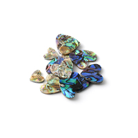 Perles d'eau salée en gros, ventes chaudes, perles naturelles d'abalone, perles de nacre en forme de cœur, lettres gravées, perles bleues du Guangdong pour la fabrication de bijoux