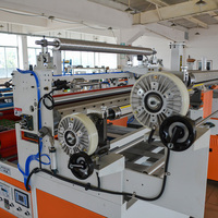 Machine d'encollage de profilés en PVC et bois de haute qualité avec colle froide PUR pour armoires, dotée d'un laminage automatique à la colle froide