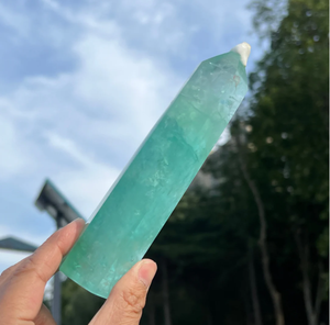 Cristaux d'énergie naturels en gros, pointe <span class=keywords><strong>de</strong></span> cristal <span class=keywords><strong>de</strong></span> quartz sculpté, pierre précieuse, <span class=keywords><strong>tour</strong></span> <span class=keywords><strong>de</strong></span> fluorite verte pour la guérison - Product Image 5