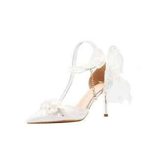 Chaussures de Mariée Blanches à Talons Hauts Pointus et Bride Cheville pour l'Été - Product Image 5