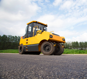 Nouveau rouleau <span class=keywords><strong>compacteur</strong></span> pneumatique robuste 6526E avec moteur Shangchai pour la construction de voies ferrées, de fonds de vallons, de mines et de routes, idéal pour la <span class=keywords><strong>location</strong></span> - Vente chaude - Product Image 1