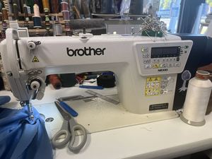 Brother Used Máquina de Coser de Una Sola Aguja con Control Electrónico Directo de Alimentación Flex de Alimentación - Product Image 2