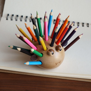 Portalápices de Madera Maciza Redondo con Diecisiete Orificios, Organizador de Escritorio para Oficina, Estudio y Papelería - Product Image 1