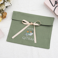 Logo kustom dicetak amplop kanvas katun tas hadiah kosmetik dengan pita lembut kemasan kanvas hadiah pernikahan kantong debu