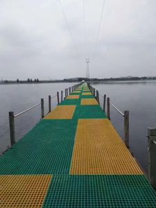 Pigeon Floor FRP Caillebotis 19*19 38*38mm Plate-forme Passerelle Trench Cover Concave FRP Caillebotis avec cage à volaille - Product Image 4