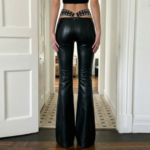 Pantalon évasé en similicuir PU pour femme, avec lanières cloutées et anneau en O à la taille, taille basse, coupe ajustée, style Y2K, streetwear, mode club - Product Image 5