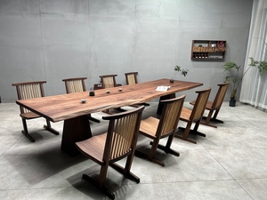 Tablas de Nogal Negro Norteamericano con Borde Natural - Tablero de Primera Calidad con Veteado de Espejo para Mesas de Comedor y Conferencias de Lujo - Product Image 2