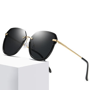 Lunettes de soleil légères pour femmes, lunettes de soleil tendance pour femmes, lunettes de soleil polarisées - Product Image 5