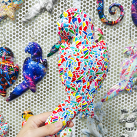 Vente en gros Graffiti coloré Résine Oiseau Animal Art Mural Suspendu Décoration Salon