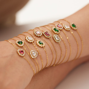 Bracciale da donna di lusso leggero con catena a maglie e zirconi a cuore, in acciaio inossidabile placcato oro 18K, stile INS transfrontaliero, con girasole quadrato - Product Image 3