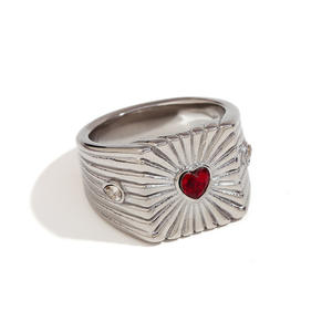 Anello con Sigillo in Acciaio Inossidabile Placcato Oro 18K con Zircone a Cuore, Inciso, Antiossidante, per Fidanzamento e Matrimonio - Product Image 6