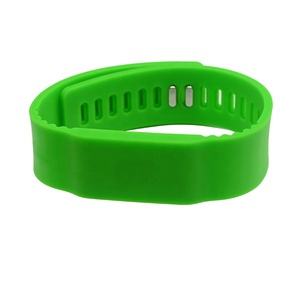 Tùy chỉnh RFID có thể điều chỉnh Silicone dây đeo cổ tay nút đồng hồ RFID Silicone dây đeo cổ tay với mã QR - Product Image 1