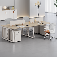 Bureaux, chaises et postes de travail modernes, bureaux informatiques, panneaux en bois
