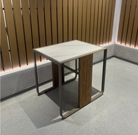 Ensemble table et chaises deux places en plastique et pierre frittée, durable, pour extérieur, avec rangement intégré, style villa minimaliste
