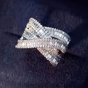 T0088 Anello di Lusso da Donna in Oro Bianco con Diamanti Taglio Baguette Colore D Naturale Gioielli da Matrimonio - Product Image 3