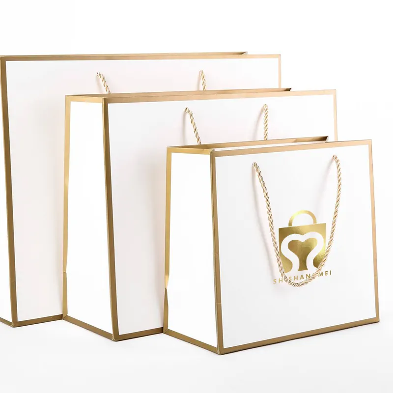 Personnalisé luxe noir magasin de vêtements emballage de détail cadeau sacs de transport boutique shopping sacs en papier avec votre propre logo