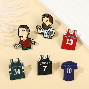 Più venduto: Distintivi metallici e spille per abbigliamento in ottone di lusso con personaggi dei cartoni animati della Serie Mondiale di Calcio Cu P, con gancio a scatto, accessori hardware - Product Image 5