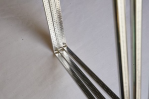 Barres d'espacement flexibles en aluminium 9A 0,32 mm, pliables, résistantes aux fissures, à visser, pour joints de verre isolant de portes de bâtiments modernes, Hebei - Product Image 3
