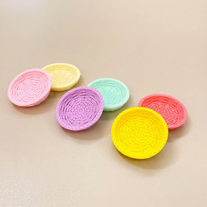 Panier miniature 3D tissé Lanshuo en résine plastique avec traitement goutte à goutte, accessoire de maison de poupée, décoration artisanale DIY colorée pour tous les âges - Product Image 1