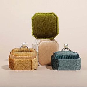 New jewelry box couple ring packaging Box custom wedding velvet travel ring box