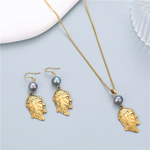 Colgante de acero inoxidable con personalidad de oro de 18K, pendientes <span class=keywords><strong>hipster</strong></span> con cabeza de Jesús, moda urbana europea y americana, venta al por mayor - Product Image 3