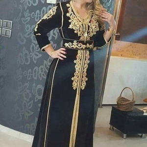 ชุดเลเฮนกาโชลีดีไซน์ใหม่สำหรับผู้หญิง สวมใส่ในงานแต่งงาน งานปาร์ตี้ สไตล์ตะวันออกกลางแบบดั้งเดิม ปักลายประดับคริสตัล ลูกปัดแก้ว และงานประดับด้วยหิน - Product Image 1