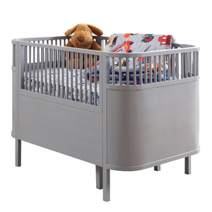 Cuna Convertible de Madera Maciza Blanca Premium con Diseño Ovalado Arqueado y Base Sólida para Dormitorio de Bebé - Product Image 1