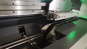 La macchina per rilegatura automatica intelligente di precisione TBT50/5F offre un lavoro dettagliato con legatura di colla - Product Image 5