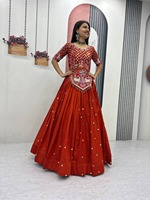 Supplier India Lehenga Choli Sutra Vichitra Mewah Desainer dengan Bordir untuk Pesta Pengantin dan Pakaian Pernikahan Tersedia untuk Dijual
