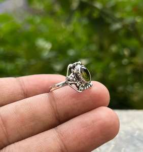 Bague Boho Chic en argent sterling 925 avec péridot naturel taille poire diamant Vintage cadre de lunette fait main pour les fêtes de mariage - Product Image 3