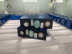 CATL 117Ah 114Ah 3.7V NMC Sel Baterai Li-ion Prismatik Harga Grosir Grade A 6000 Siklus Pengisian Dalam untuk Solar ESS EV UPS Dukungan OEM - Product Image 2
