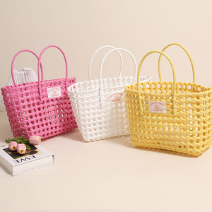 Bolso de mano cuadrado de color liso con diseño hueco, versátil, de plástico, moderno, ecológico, hecho a mano, de PP tejido. - Product Image 2
