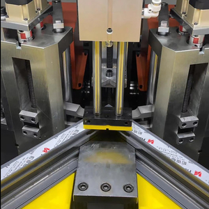 Machine <span class=keywords><strong>de</strong></span> fabrication <span class=keywords><strong>de</strong></span> fenêtres et <span class=keywords><strong>de</strong></span> portes, machine <span class=keywords><strong>de</strong></span> sertissage d'angle CNC <span class=keywords><strong>à</strong></span> 9 axes pour fenêtres et portes en aluminium, presse d'angle - Product Image 2