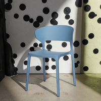Chaise en plastique moderne en polypropylène pour café et restaurant en plein air avec dossier, prix de la chaise en plastique
